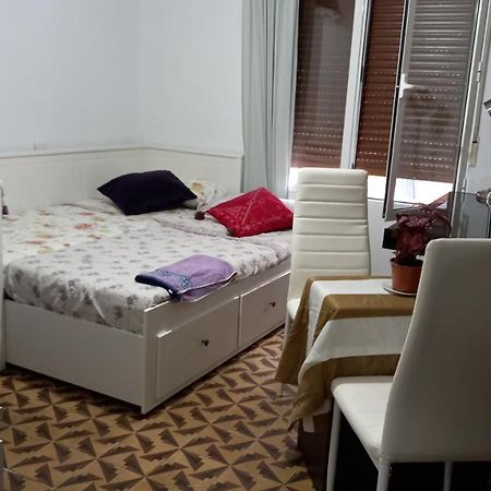Las Golondrinas Habitacion En Piso Centrico Para Una O Dos Personas Сарагоса Екстериор снимка